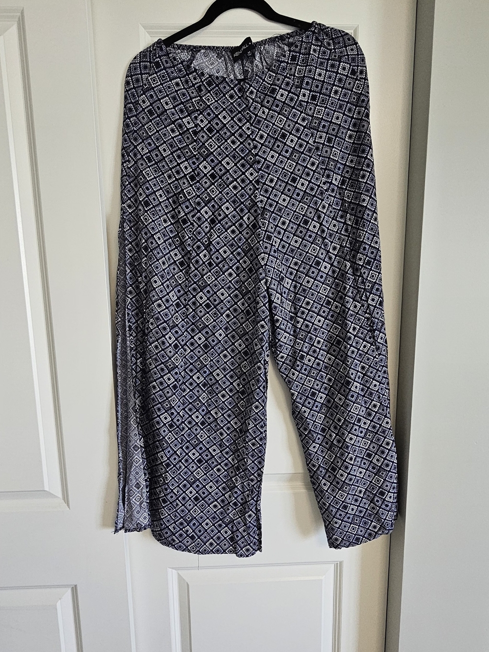 Kendall & Kylie Navy and White Diamond-Print Wide-Leg Pants